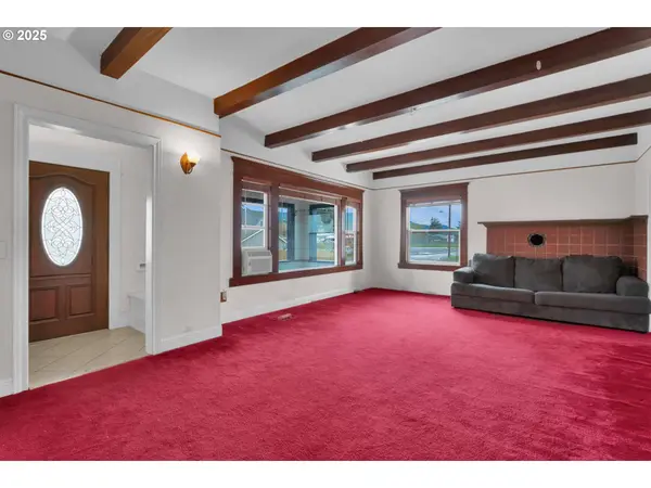 407 S 5TH ST, Cottage Grove, OR 97424