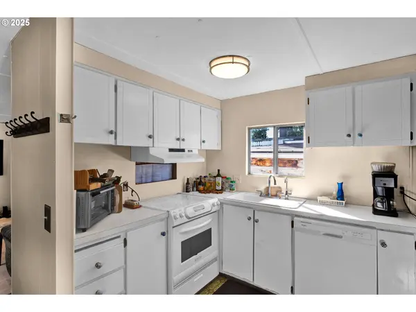 400 N MILL ST, Creswell, OR 97426