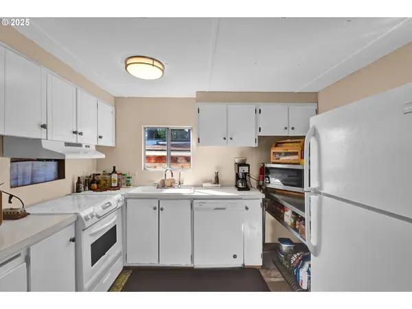 400 N MILL ST, Creswell, OR 97426
