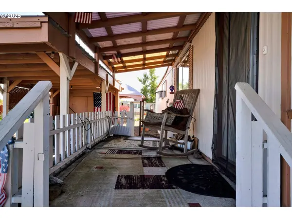400 N MILL ST, Creswell, OR 97426
