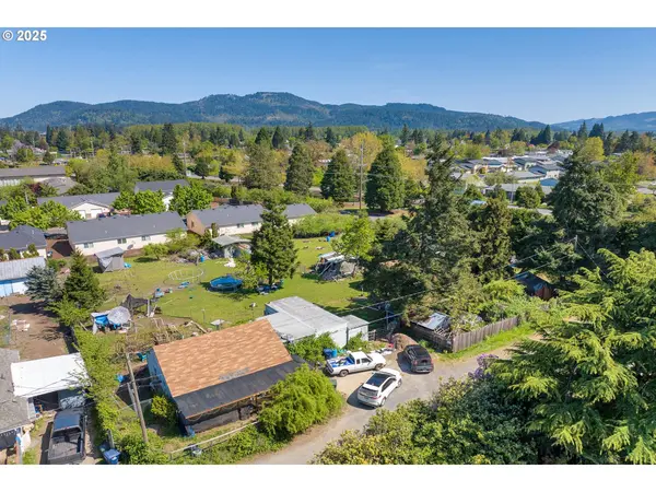 2165 LAURA ST, Springfield, OR 97477