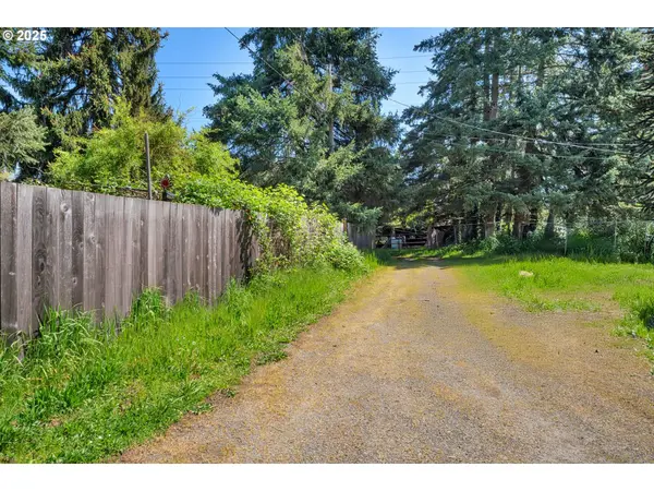 2165 LAURA ST, Springfield, OR 97477