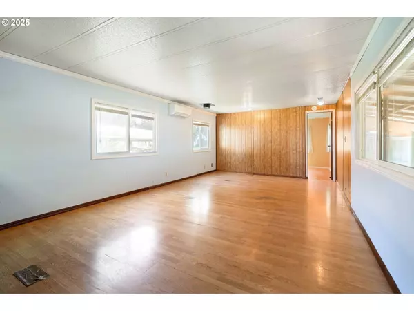 7080 THURSTON RD #2, Springfield, OR 97478