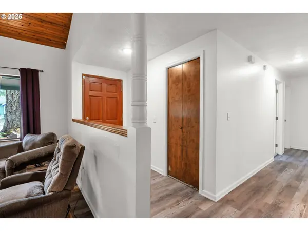 25191 BERRY LN, Veneta, OR 97487