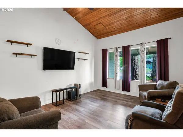 25191 BERRY LN, Veneta, OR 97487