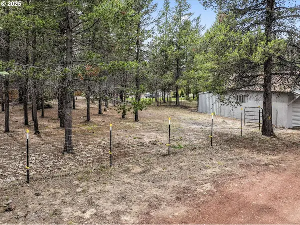 16076 BLACKFEATHER LN, La Pine, OR 97739