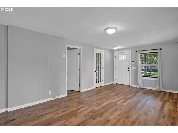 157 E ELMORE ST, Lebanon, OR 97355