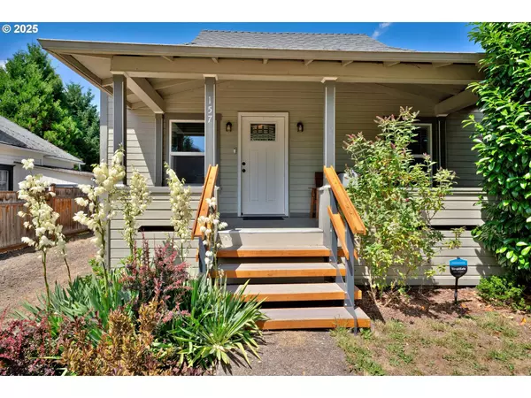 157 E ELMORE ST, Lebanon, OR 97355