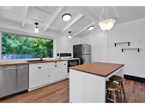 157 E ELMORE ST, Lebanon, OR 97355