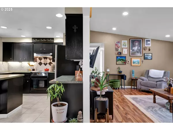 6073 BETHEL LOOP, Albany, OR 97321