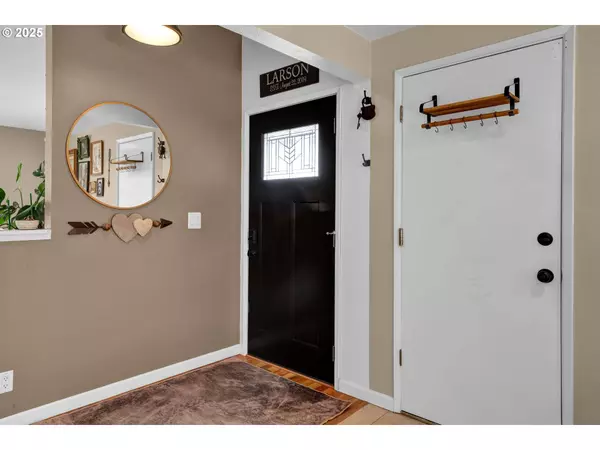 6073 BETHEL LOOP, Albany, OR 97321