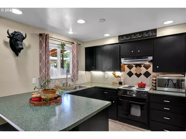 6073 BETHEL LOOP, Albany, OR 97321