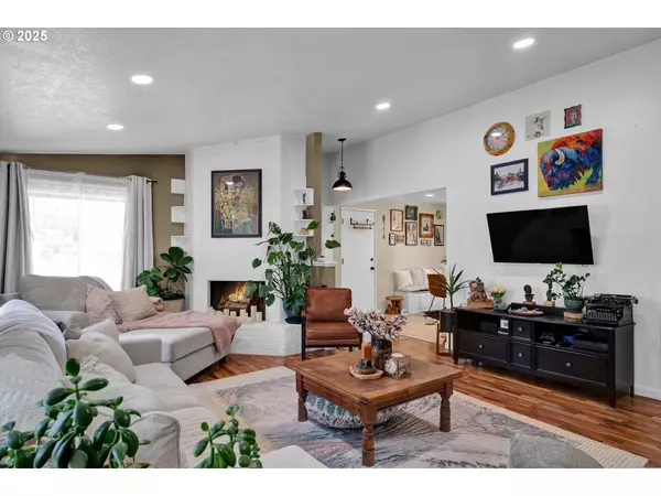 6073 BETHEL LOOP, Albany, OR 97321