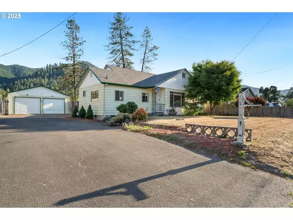 47578 SCHOOL ST, Oakridge, OR 97463