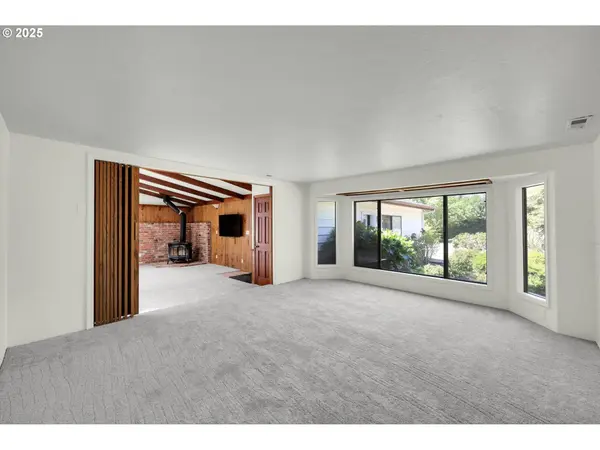 36250 ENTERPRISE RD, Creswell, OR 97426