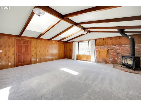 36250 ENTERPRISE RD, Creswell, OR 97426