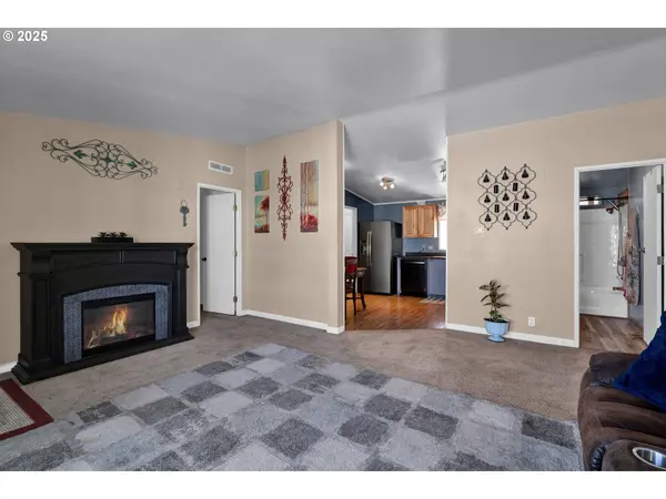 700 N MILL ST #75, Creswell, OR 97426