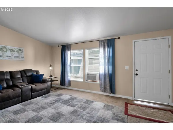 700 N MILL ST #75, Creswell, OR 97426