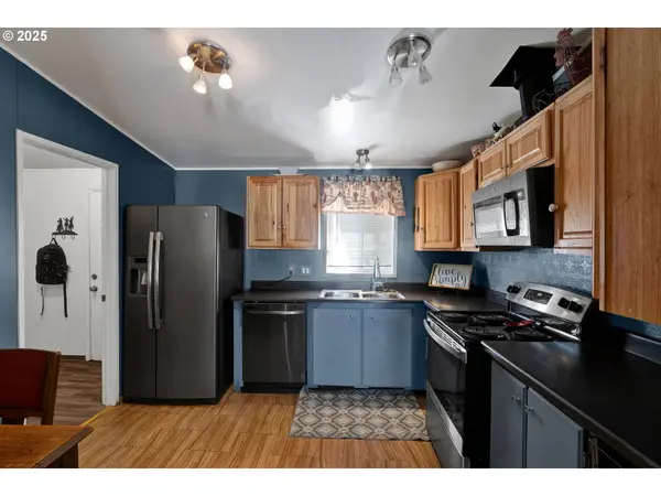 700 N MILL ST #75, Creswell, OR 97426