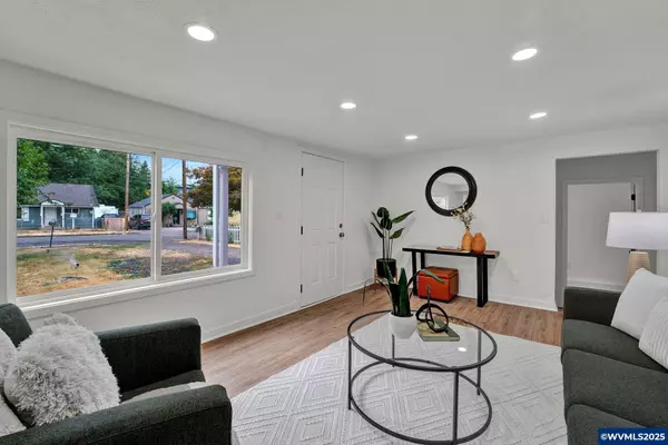 1330 Hawthorne St, Sweet Home, OR 97386