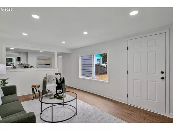 1330 HAWTHORNE ST, Sweet Home, OR 97386