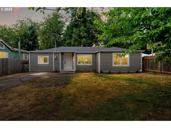 1330 HAWTHORNE ST, Sweet Home, OR 97386