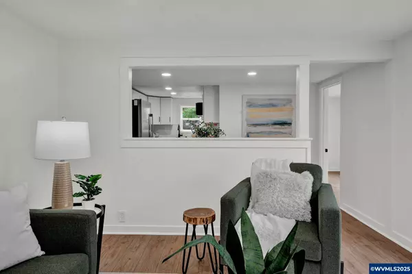 1330 Hawthorne St, Sweet Home, OR 97386