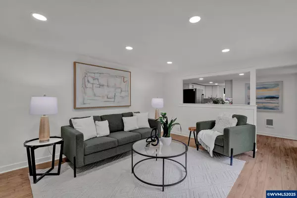 1330 Hawthorne St, Sweet Home, OR 97386