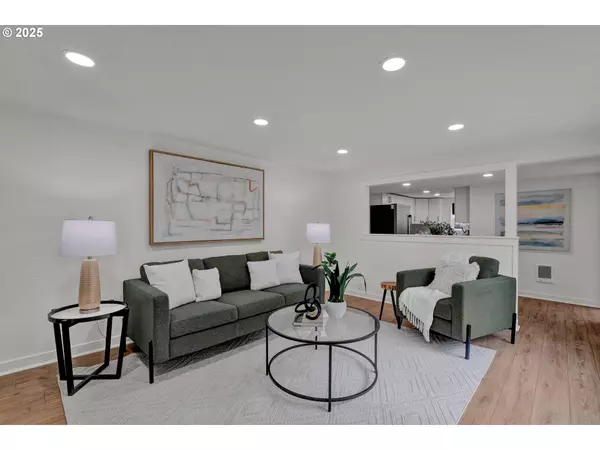 1330 HAWTHORNE ST, Sweet Home, OR 97386