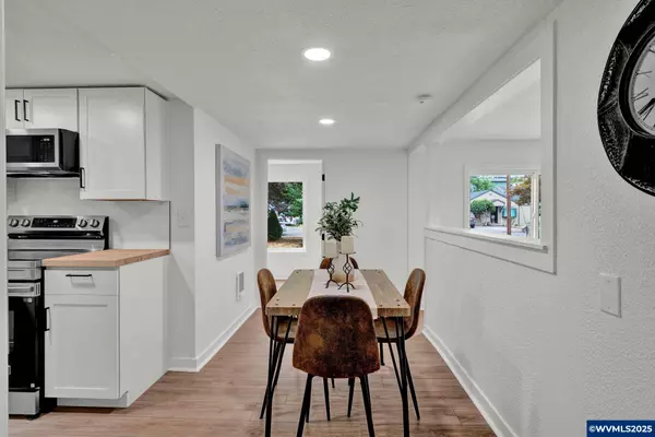 1330 Hawthorne St, Sweet Home, OR 97386