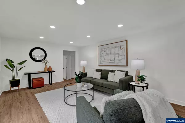 1330 Hawthorne St, Sweet Home, OR 97386