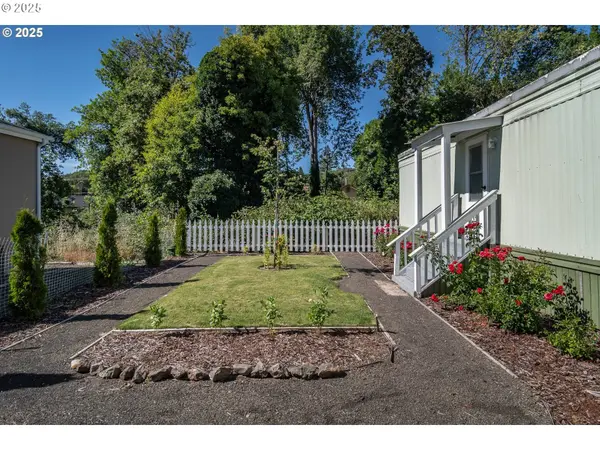 201 NE Peggy AVE #7, Roseburg, OR 97470