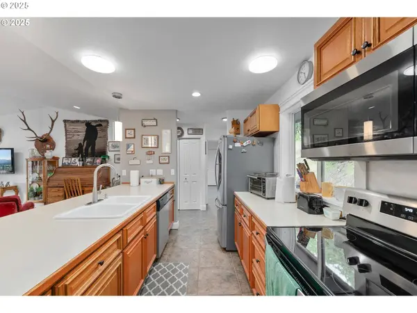 460 HUCKLEBERRY MT LN, Riddle, OR 97469