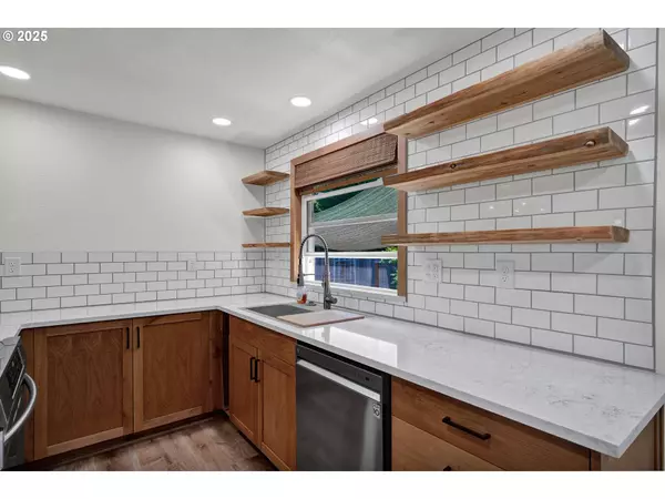 3153 NE DOUGLAS AVE, Roseburg, OR 97470