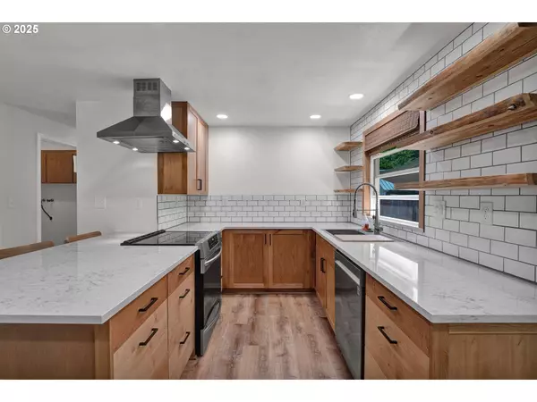 3153 NE DOUGLAS AVE, Roseburg, OR 97470