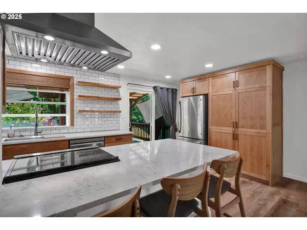 3153 NE DOUGLAS AVE, Roseburg, OR 97470