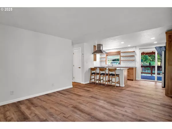 3153 NE DOUGLAS AVE, Roseburg, OR 97470