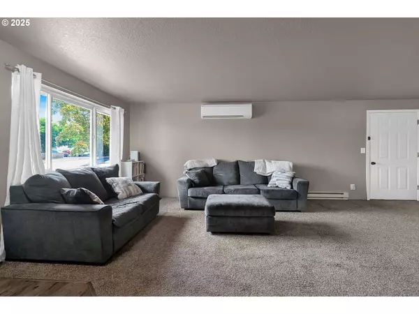 1300 ROLLING HILLS RD, Roseburg, OR 97471