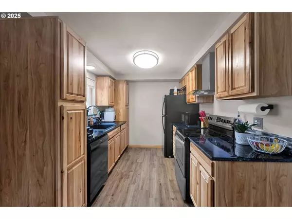 1300 ROLLING HILLS RD, Roseburg, OR 97471