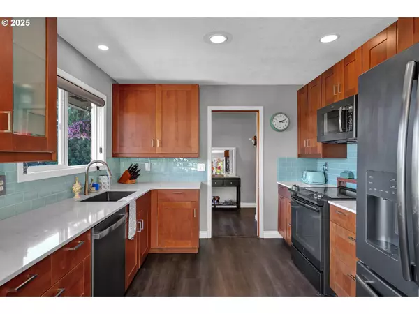 1648 LAUREL WAY, Albany, OR 97321