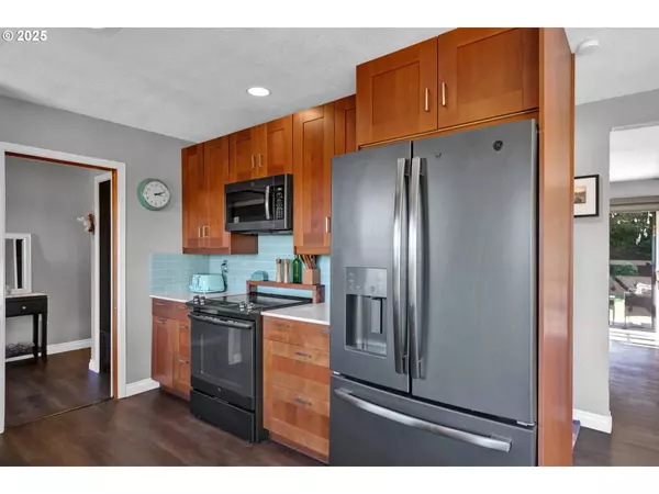 1648 LAUREL WAY, Albany, OR 97321