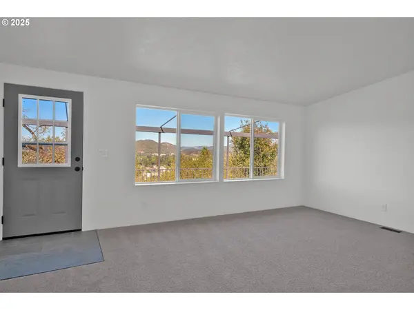 2545 W MILITARY AVE, Roseburg, OR 97471