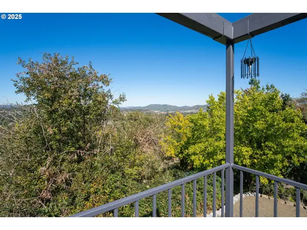 2545 W MILITARY AVE, Roseburg, OR 97471