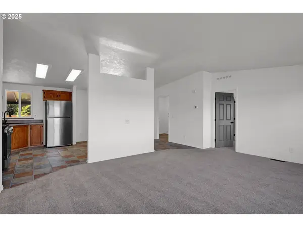 2545 W MILITARY AVE, Roseburg, OR 97471