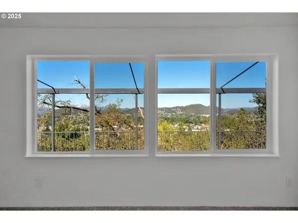 2545 W MILITARY AVE, Roseburg, OR 97471