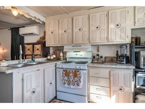 819 S COMSTOCK AVE #13, Sutherlin, OR 97479