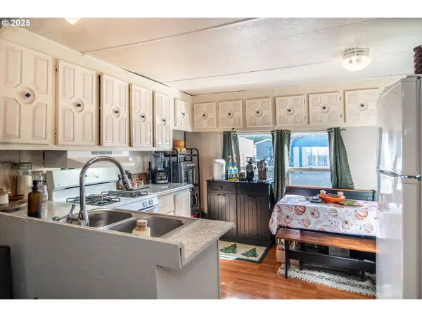 819 S COMSTOCK AVE #13, Sutherlin, OR 97479