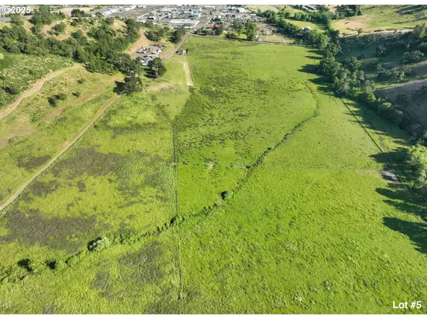 955 KESTER RD, Roseburg, OR 97470