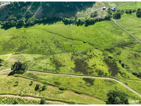 955 KESTER RD, Roseburg, OR 97470