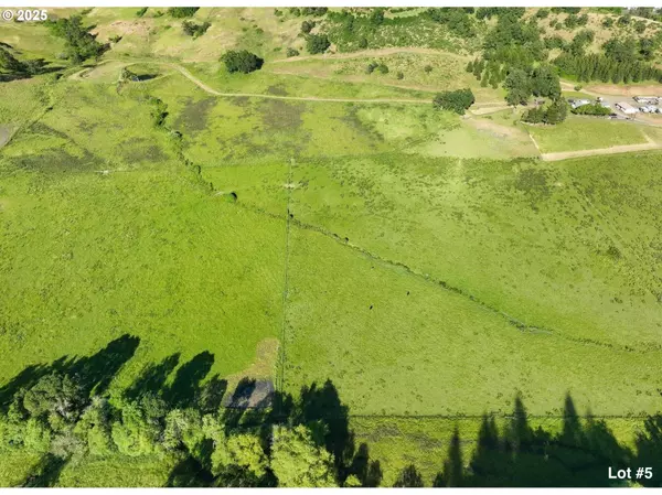 955 KESTER RD, Roseburg, OR 97470